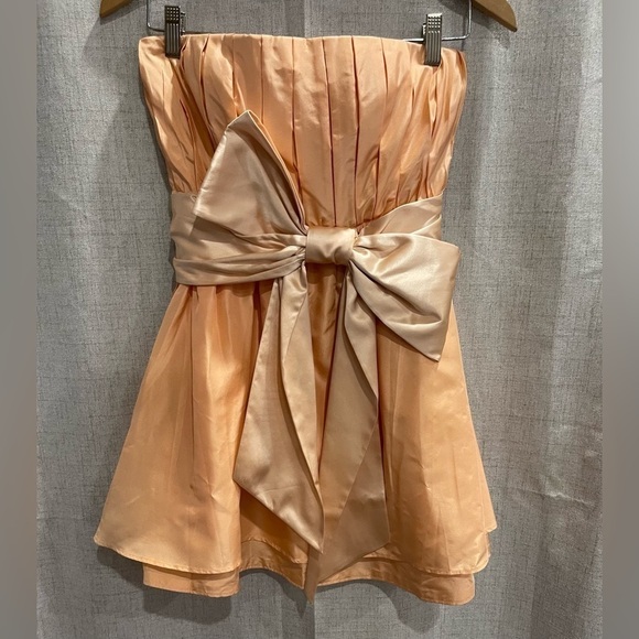 ALICE + OLIVIA silk peach short strapless dress with big bow. New w/tags. size 2 - Picture 6 of 16